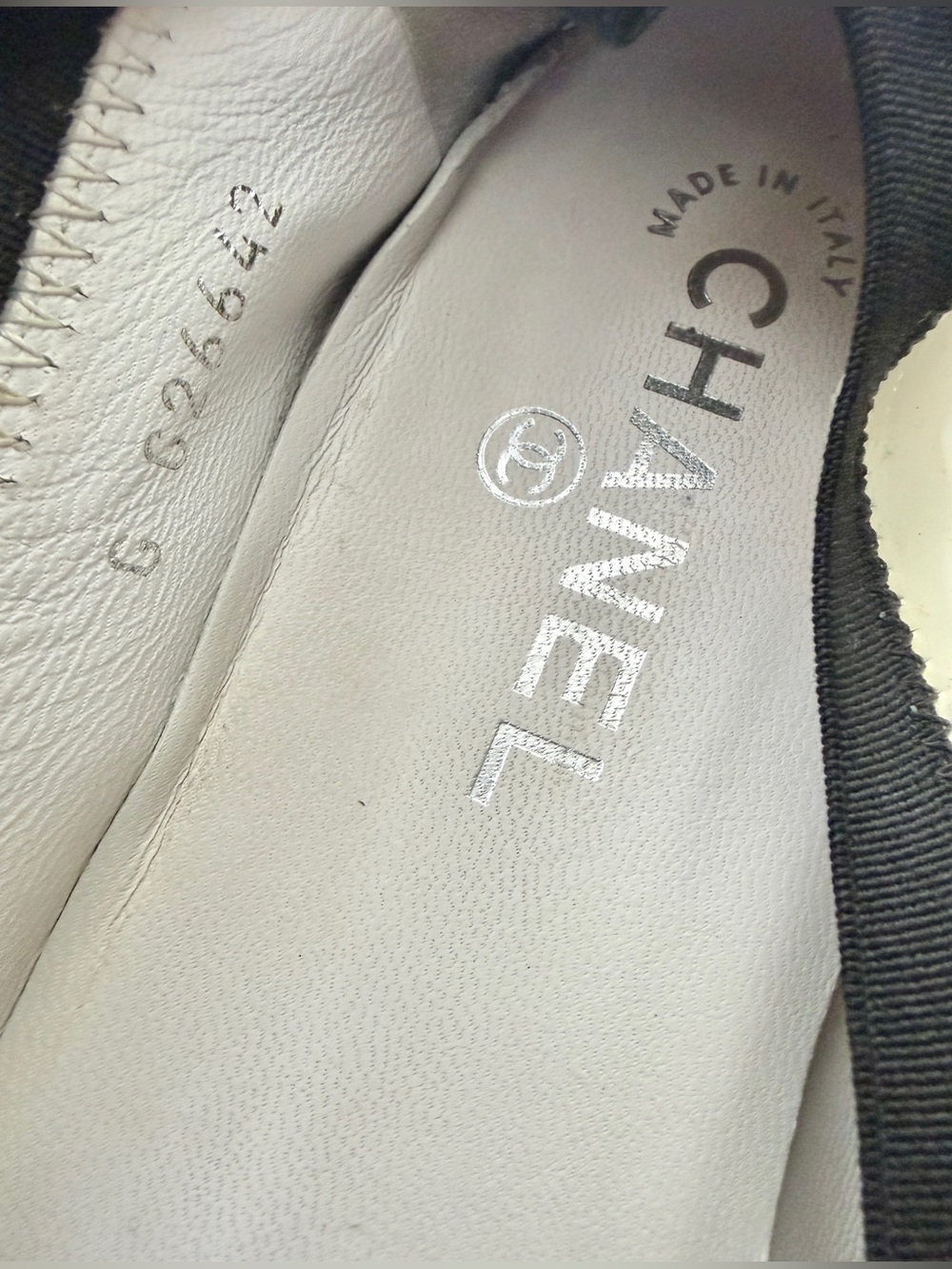CHANEL Monochrome Patent Leather Elastic Cap Toe Ballet Flats, EU 42 - Picture 4 of 11